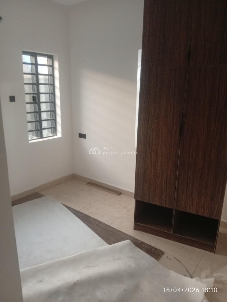 Executive 2 Bedroom Flat, Off Ajibola Crescent Alapere Lagos, Alapere, Ketu, Lagos, Flat / Apartment for Rent