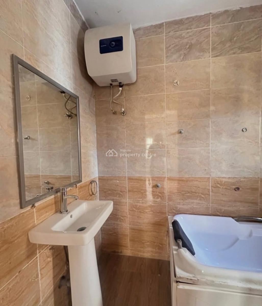 a Well Maintained and Spacious 3bedroom Apartment, Chevron Drive, Lekki, Lagos, Flat / Apartment for Rent