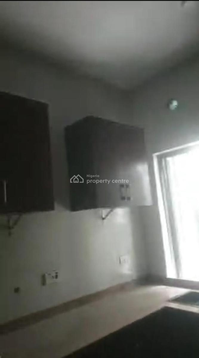 Lovely 3bedroom Flat, Off Adelabu Road, Surulere, Lagos, Flat / Apartment for Rent