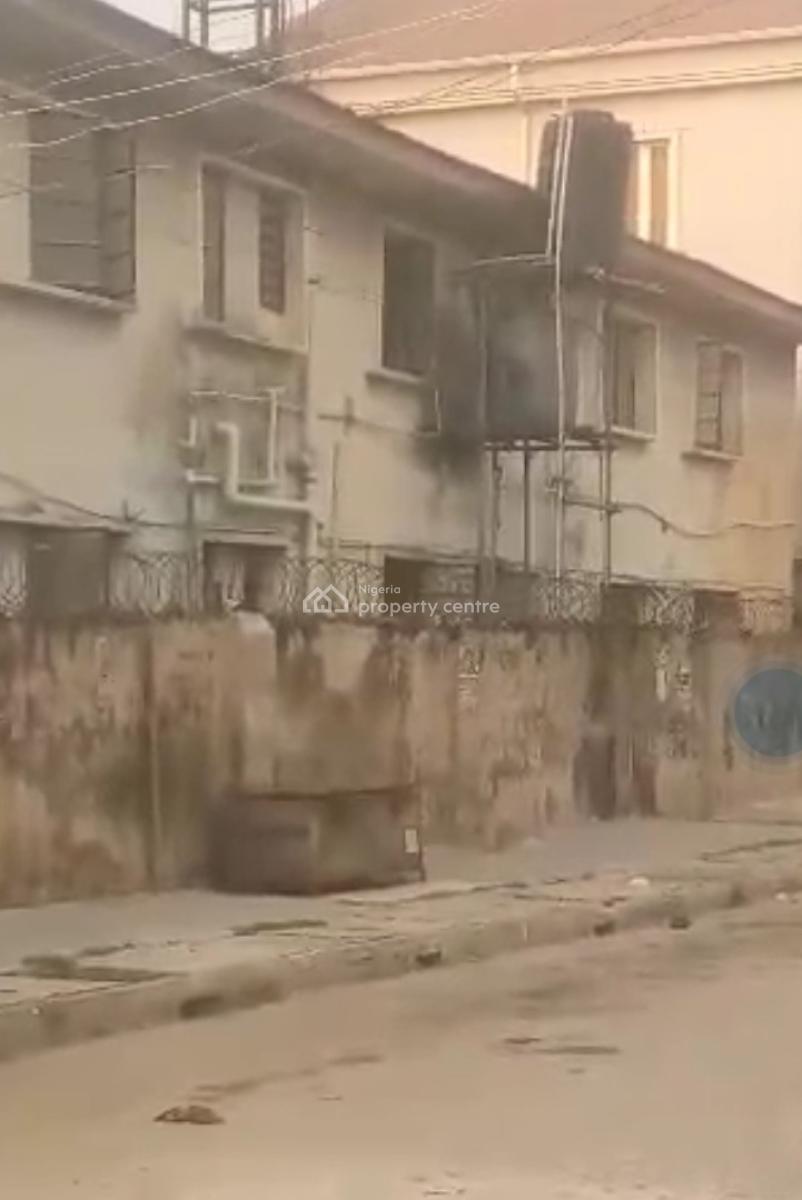 a Well-maintained Block of 4 Units of 2-bedroom Flats Sitting on a Cor, Off Akobi Crescent, Surulere, Lagos 💰 Price: ₦190 Million (net) 📄 Ti, Surulere, Lagos, Block of Flats for Sale