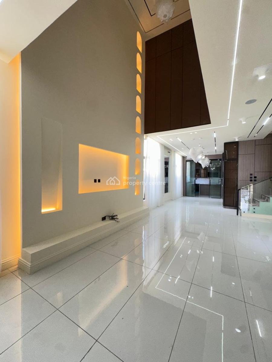 Stunning  5  Bed with a Swimming Pool, Lekki, Lagos, Detached Duplex for Sale