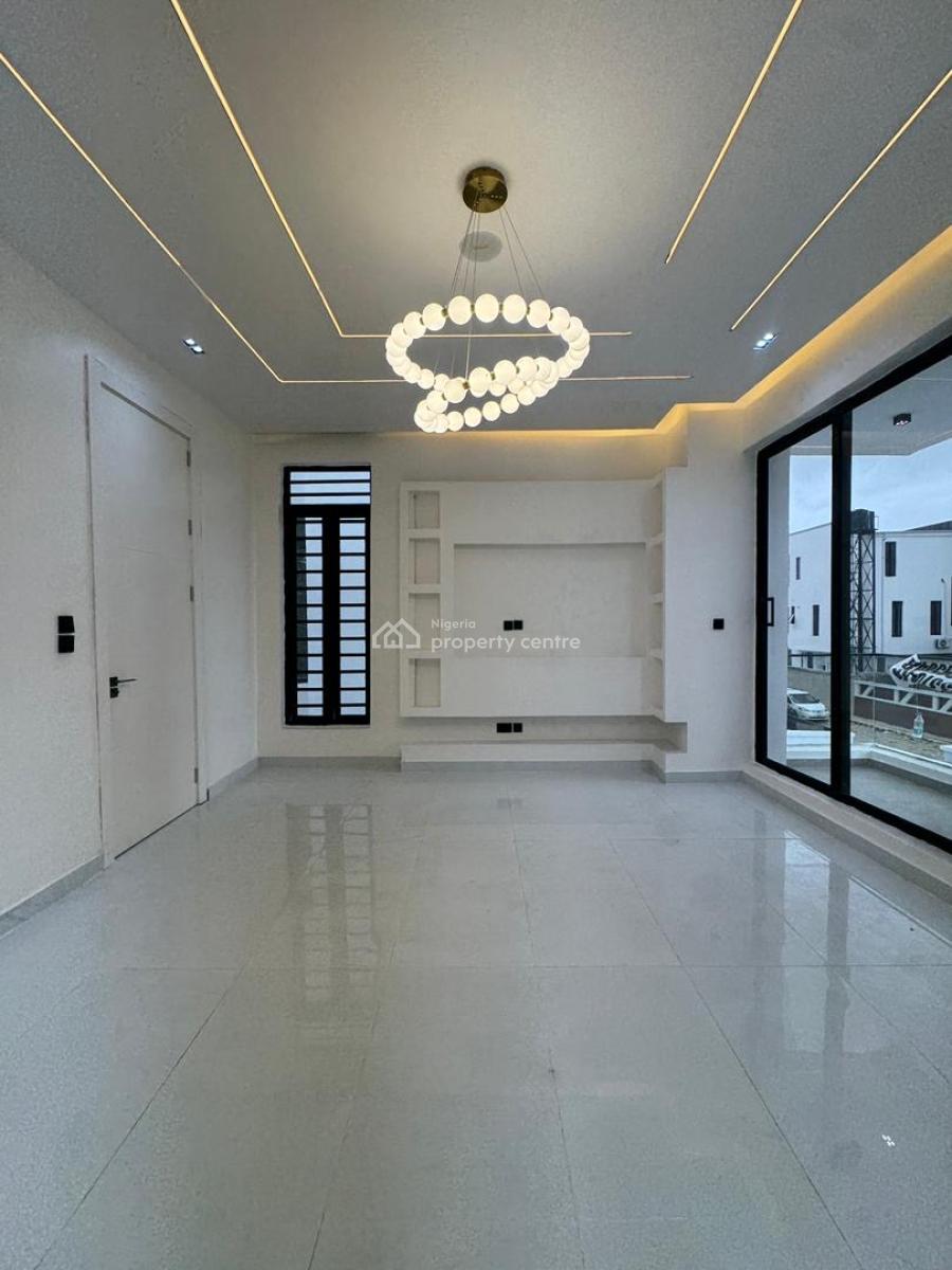 Stunning  5  Bed with a Swimming Pool, Lekki Phase 1, Lekki, Lagos, Detached Duplex for Sale