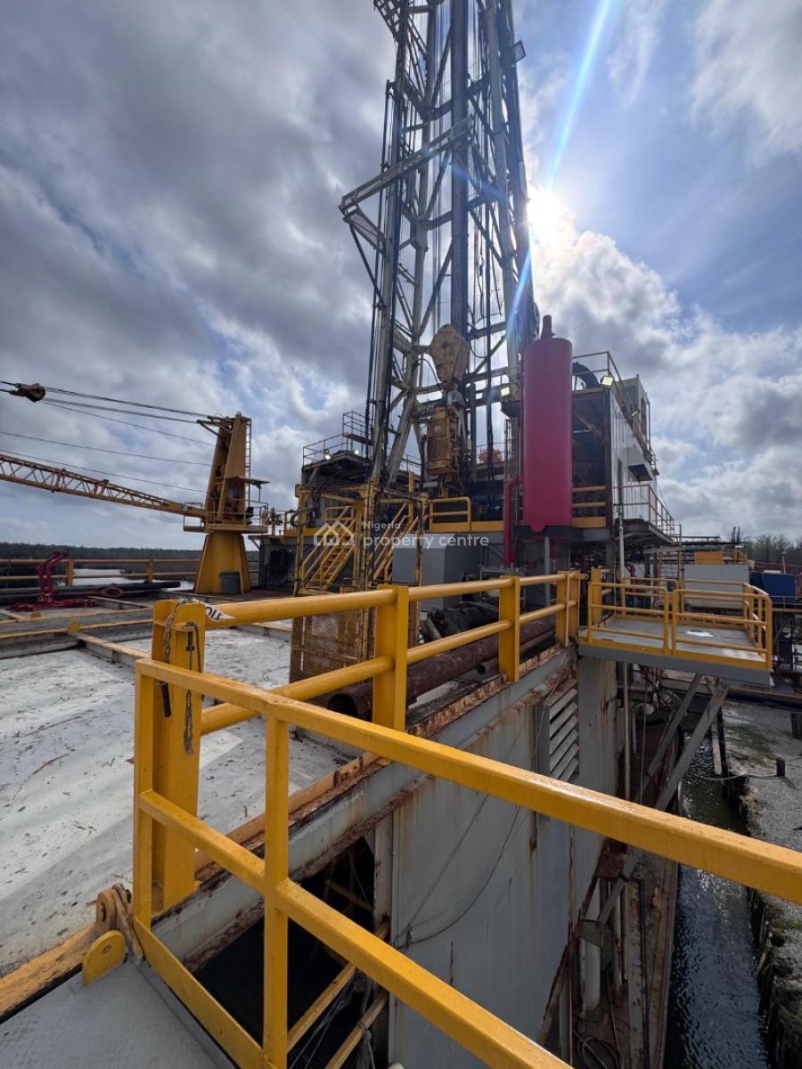 Swamp Rig, Lagos State, Victoria Island (vi), Lagos, Warehouse for Rent