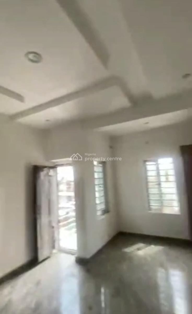 Spacious Standard 2 Bedroom Apartment, Sabo, Yaba, Lagos, Flat / Apartment for Rent