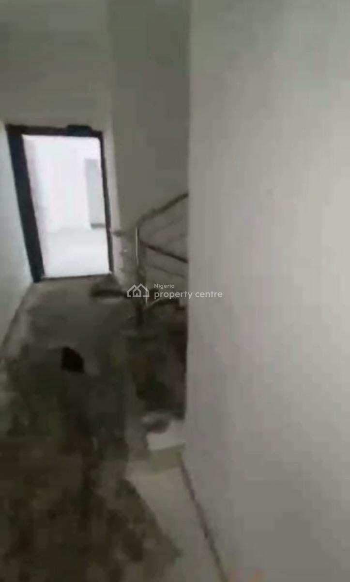 Spacious Standard 2 Bedroom Apartment, Sabo, Yaba, Lagos, Flat / Apartment for Rent