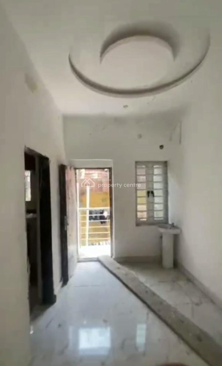 Spacious Standard 2 Bedroom Apartment, Sabo, Yaba, Lagos, Flat / Apartment for Rent