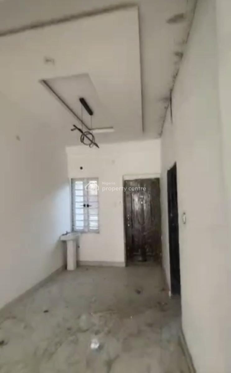 Spacious Standard 2 Bedroom Apartment, Sabo, Yaba, Lagos, Flat / Apartment for Rent