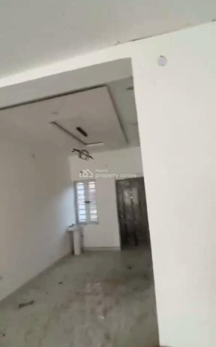 Spacious Standard 2 Bedroom Apartment, Sabo, Yaba, Lagos, Flat / Apartment for Rent