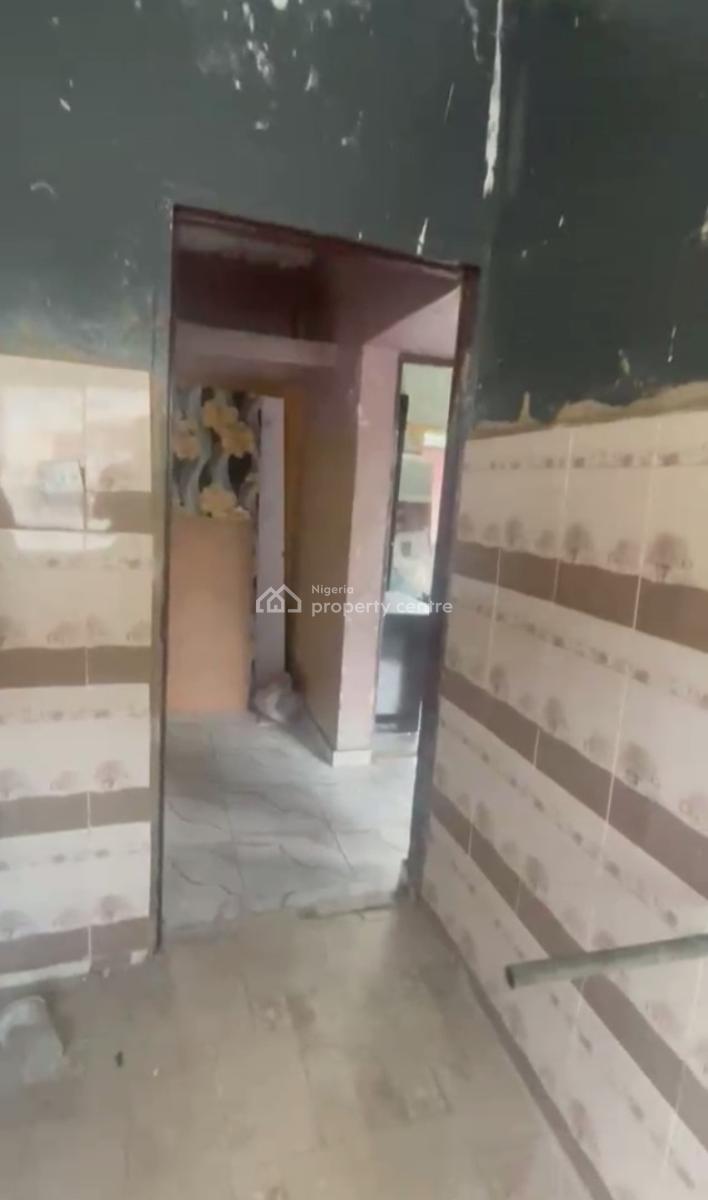 Newly Renovated Spacious 2 Bedroom Apartment, Falolu, Surulere, Lagos, Flat / Apartment for Rent