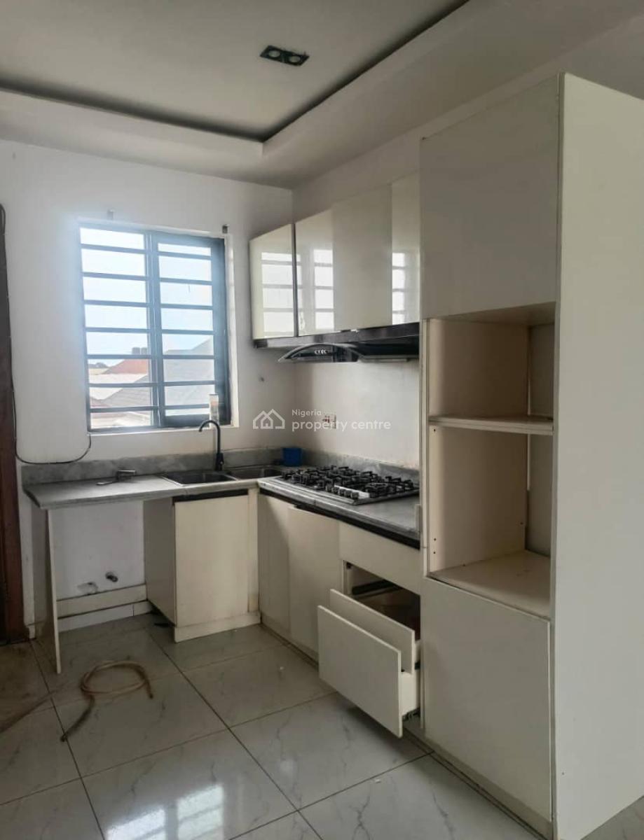 Lovely Spacious 2 Bedroom Apartment in a Secure Estate., Lekki County Ikota, Lekki, Lagos, Flat / Apartment for Rent