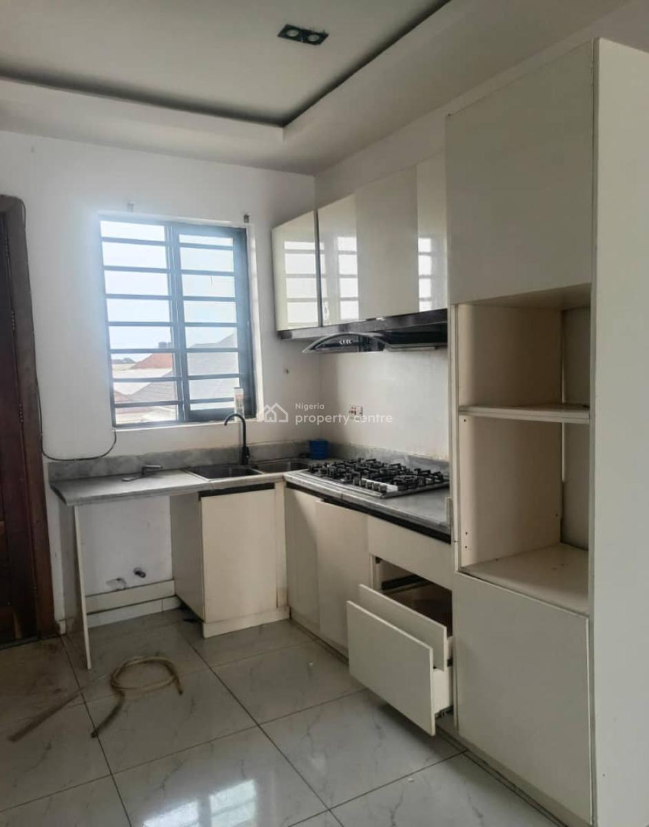 Lovely Spacious 2 Bedroom Apartment in a Secure Estate., Lekki County Ikota, Lekki, Lagos, Flat / Apartment for Rent