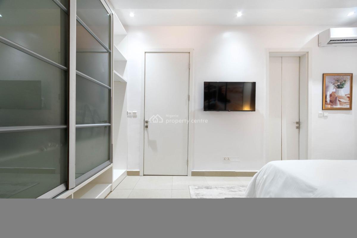 Luxury Water Front 1bedroom with Ps5, Gym & Coffee Making Machine, Admiralty Way, Lekki Phase 1, Lekki, Lagos, Flat / Apartment Short Let