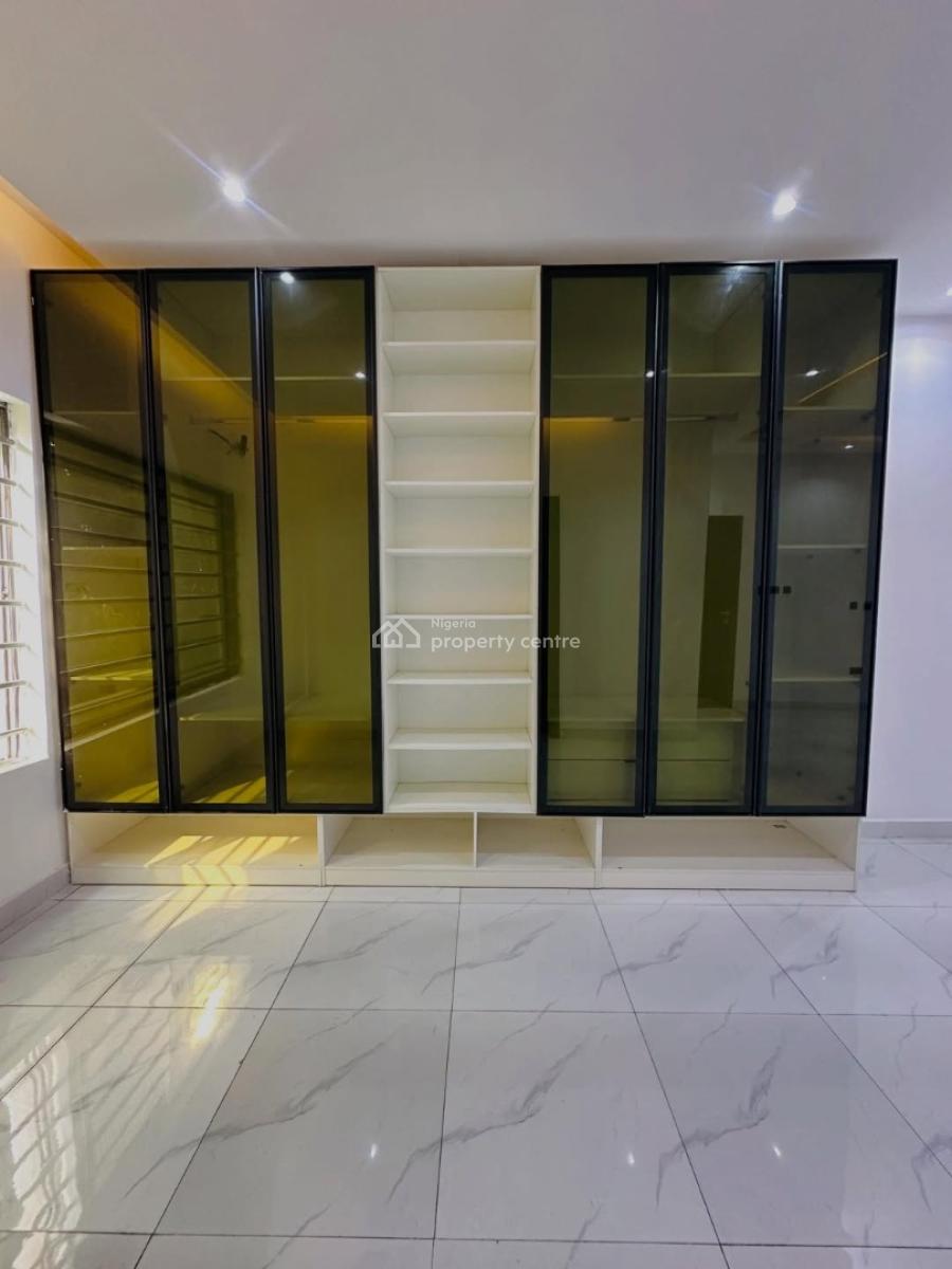 Neatly Built 3 Bedrooms Apartment with Elevator, Lekki Phase One, Lekki Phase 1, Lekki, Lagos, Flat / Apartment for Rent