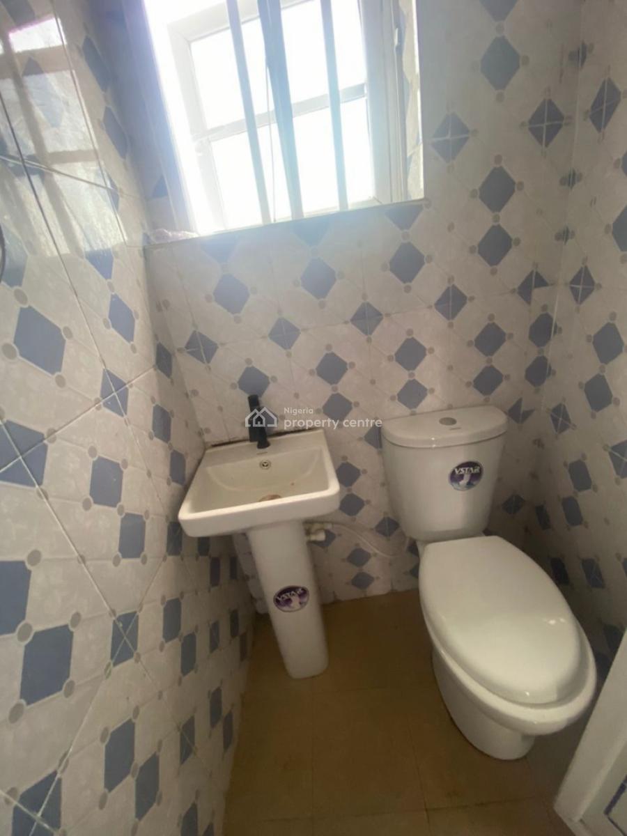 Clean and Spacious 2 Bedroom Apartment - Top Floor, Onishon Phase 2, Opposite Lakowe Golf, Ibeju Lekki, Lagos, House for Rent