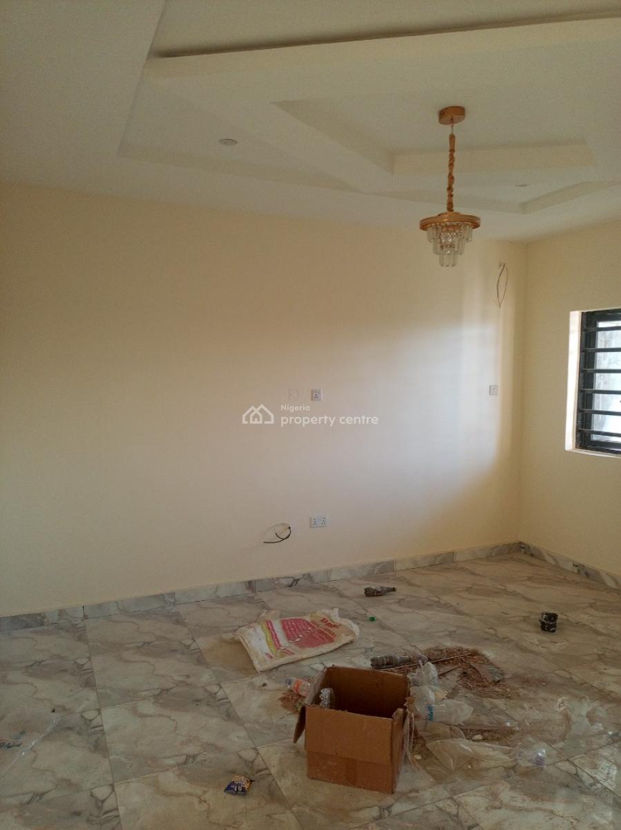 Excellent Luxury 2bedroom, Millionaire Hangout, Magboro, Ogun, Flat / Apartment for Rent