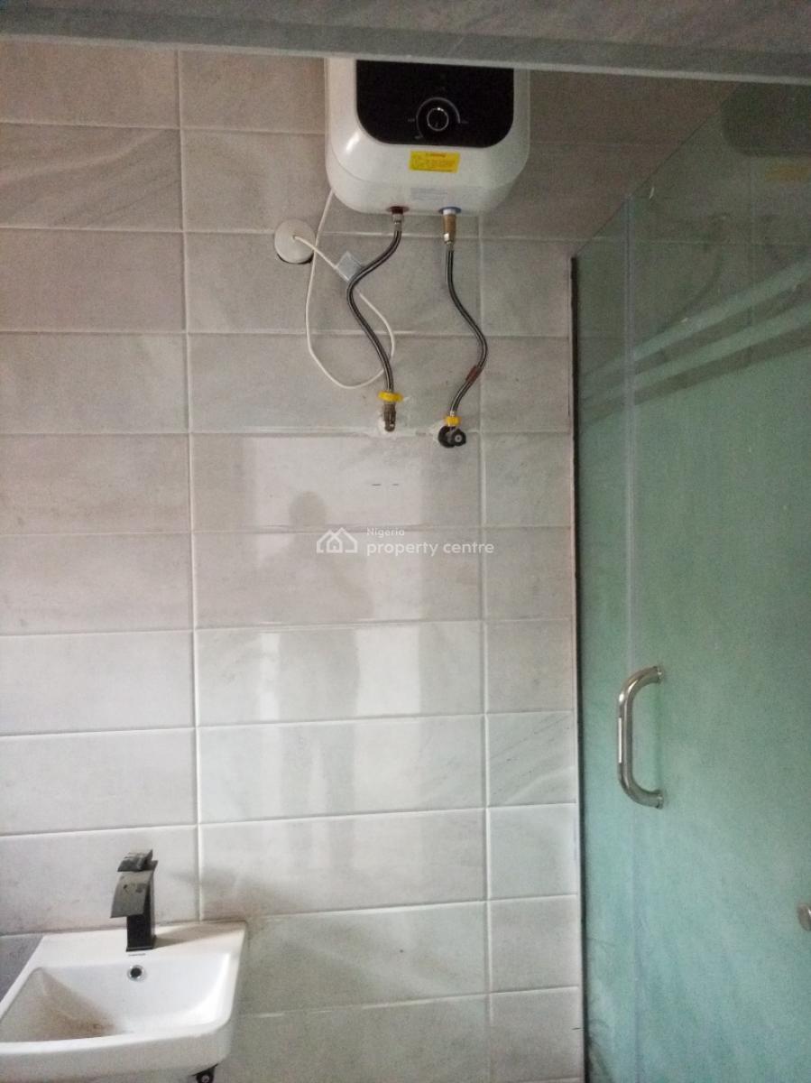 The Executive Suite Newly 2bedroom Flat, Millionaire Hangout Very Close to Express, Magboro, Ogun, Flat / Apartment for Rent