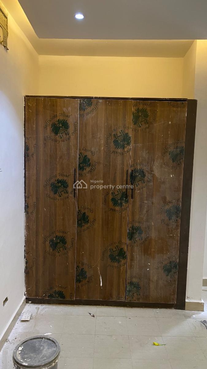 Renovated Three Bedrooms Flat with Bq, Within an Estate, Mabushi, Abuja, Flat / Apartment for Rent