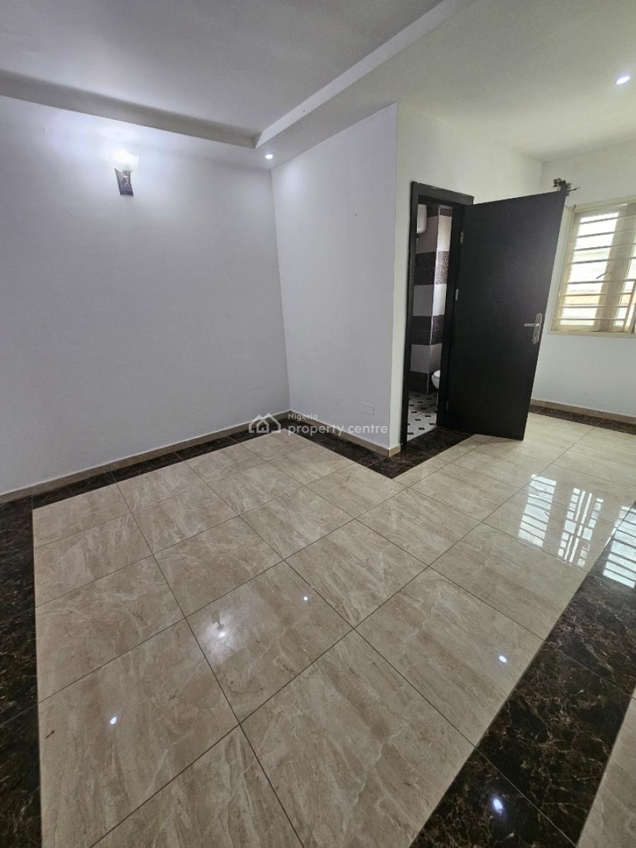 Spacious 2-bedroom Penthouse, Off Admiralty Road, Lekki Phase 1, Lekki, Lagos, Flat / Apartment for Rent