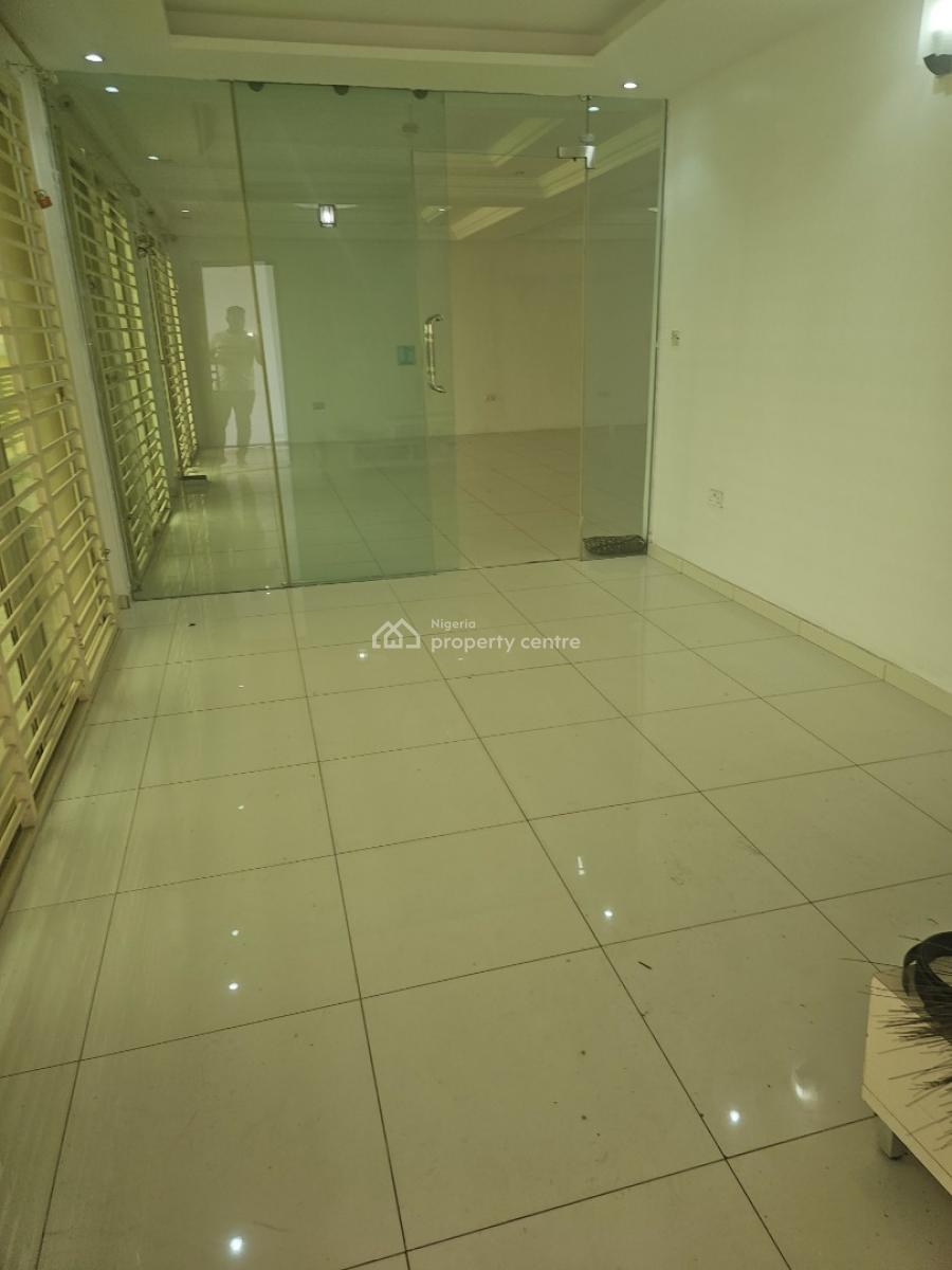 Spacious 2-bedroom Penthouse, Off Admiralty Road, Lekki Phase 1, Lekki, Lagos, Flat / Apartment for Rent