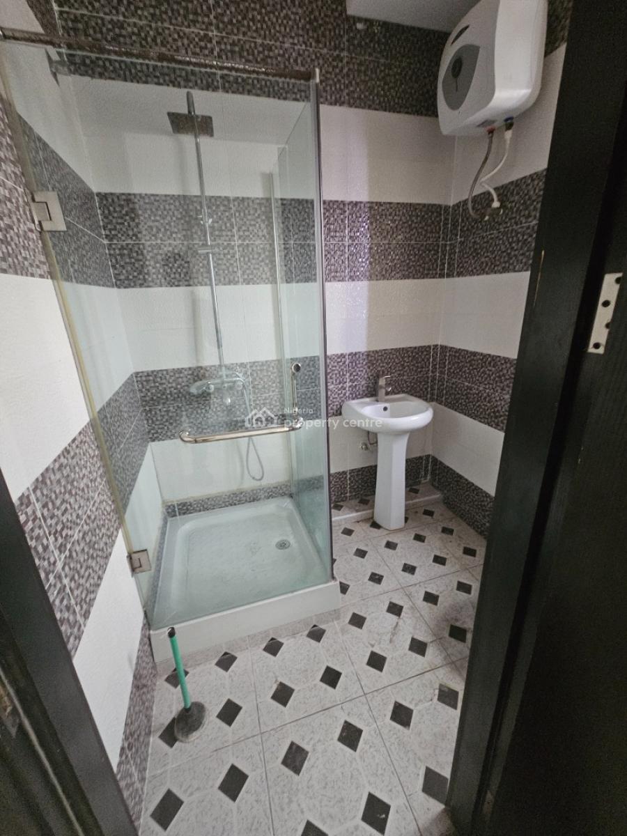 Spacious 2-bedroom Penthouse, Off Admiralty Road, Lekki Phase 1, Lekki, Lagos, Flat / Apartment for Rent