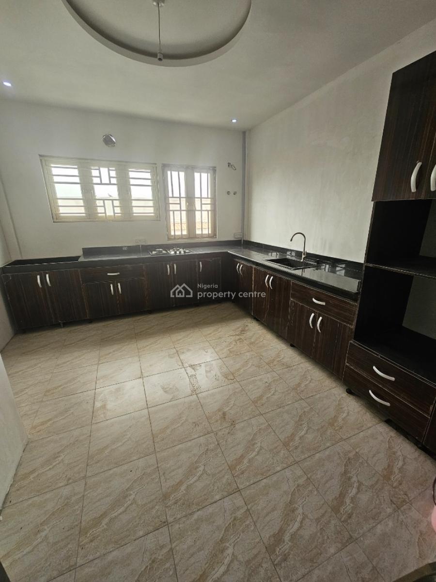 Spacious 2-bedroom Penthouse, Off Admiralty Road, Lekki Phase 1, Lekki, Lagos, Flat / Apartment for Rent