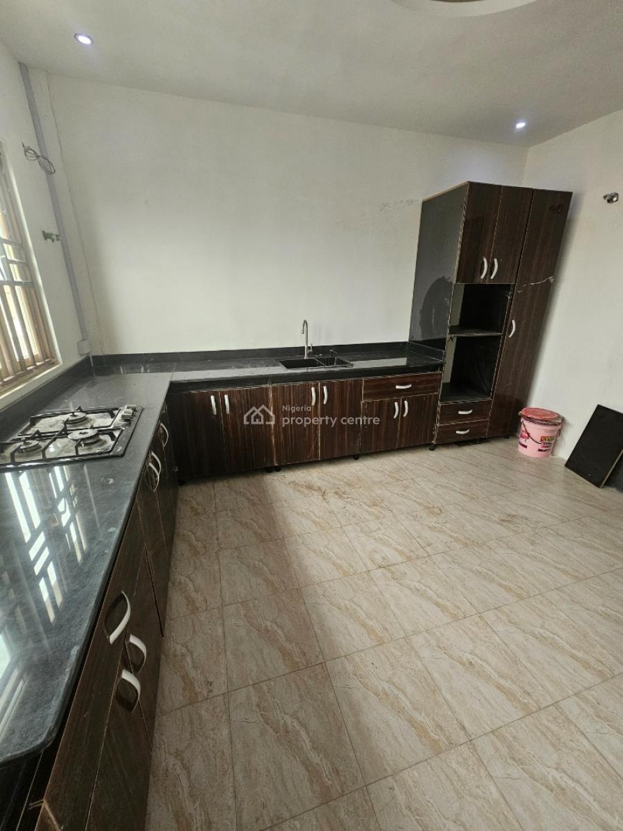Spacious 2-bedroom Penthouse, Off Admiralty Road, Lekki Phase 1, Lekki, Lagos, Flat / Apartment for Rent
