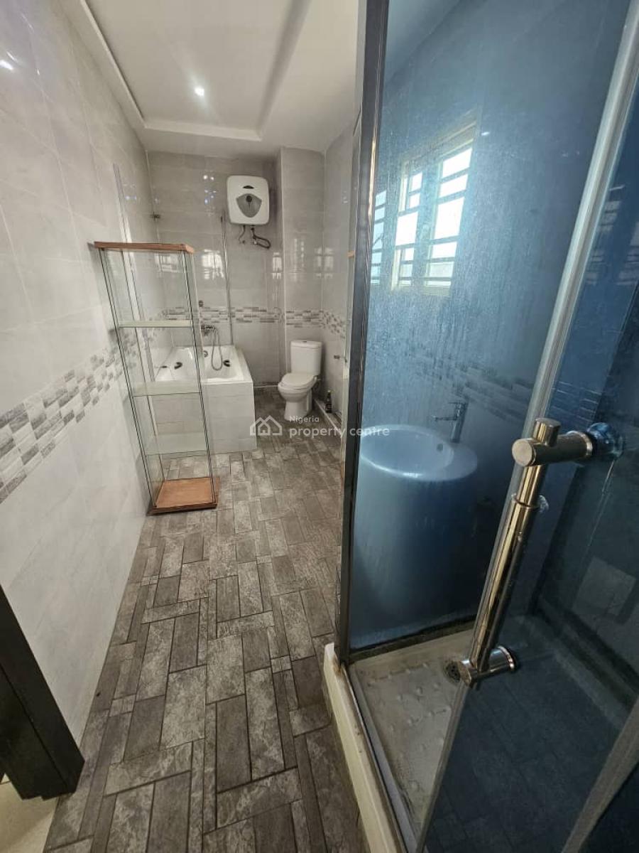 Spacious  2-bedroom Flat Apartment Penthouse., Off Admiralty Road, Lekki Phase 1, Lekki, Lagos, Flat / Apartment for Rent