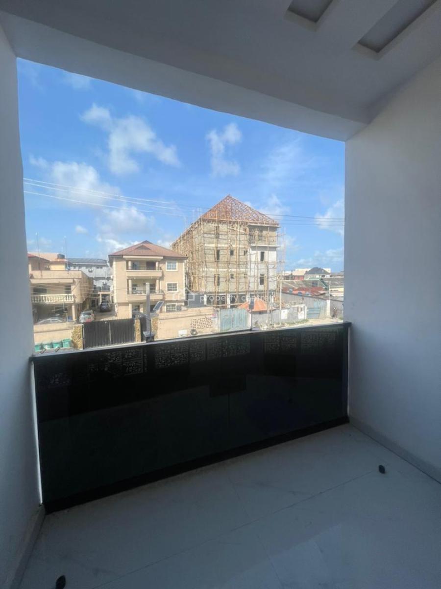 Luxury 2 Bedroom Apartment in a Communal Living Space, Igbo Efon, Lekki, Lagos, Flat / Apartment for Sale