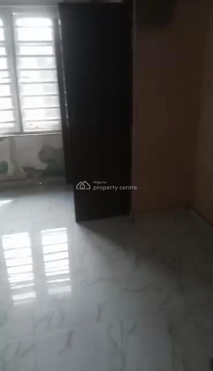 Lovely 3 Bedroom Flat, Off Ogunlana, Surulere Ijesha, Surulere, Lagos, Flat / Apartment for Rent