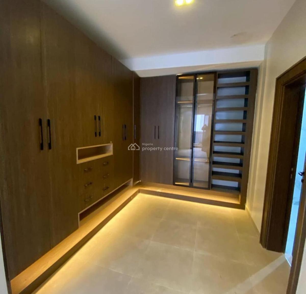 5 Bedrooms Detached Duplex (distress), Guzape District, Abuja, Detached Duplex for Sale