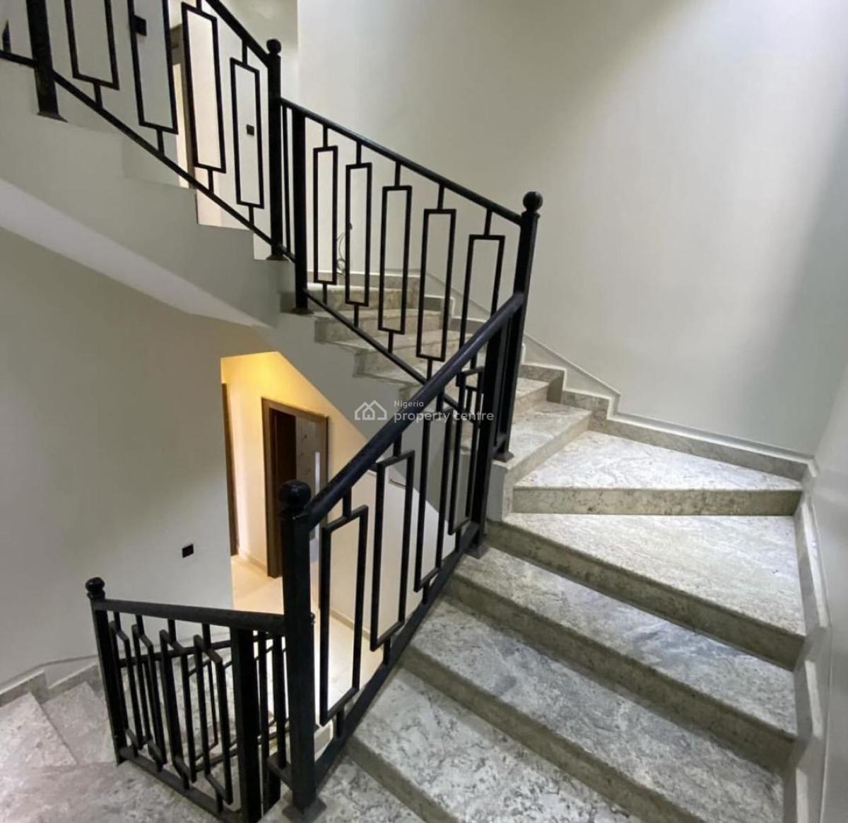 5 Bedrooms Detached Duplex (distress), Guzape District, Abuja, Detached Duplex for Sale