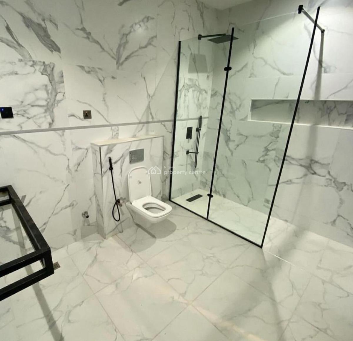 5 Bedrooms Detached Duplex (distress), Guzape District, Abuja, Detached Duplex for Sale