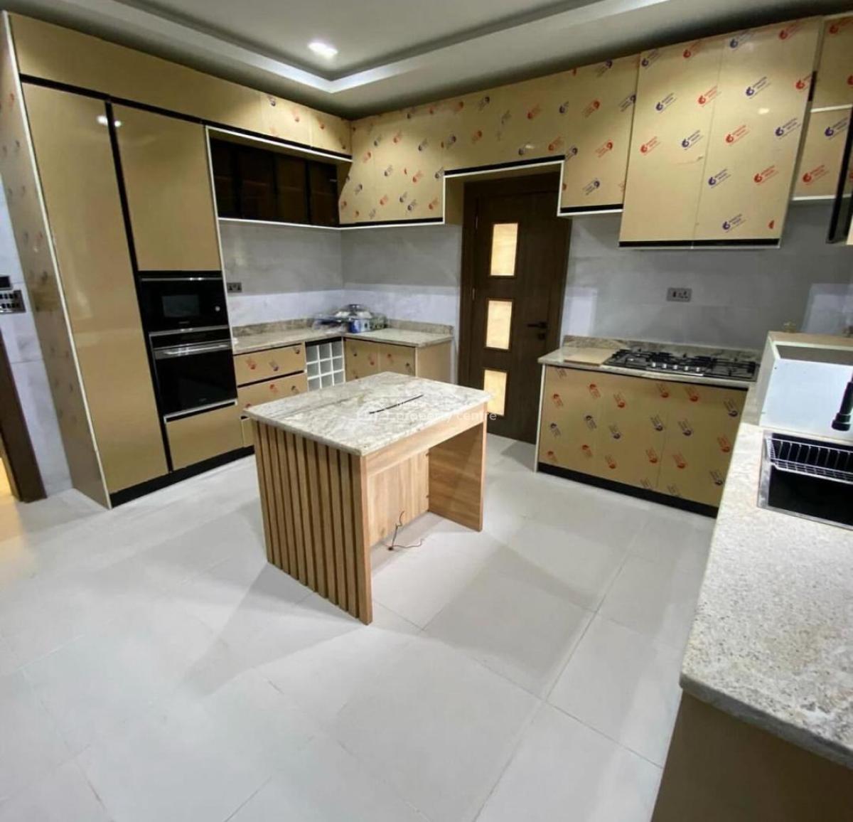 5 Bedrooms Detached Duplex (distress), Guzape District, Abuja, Detached Duplex for Sale