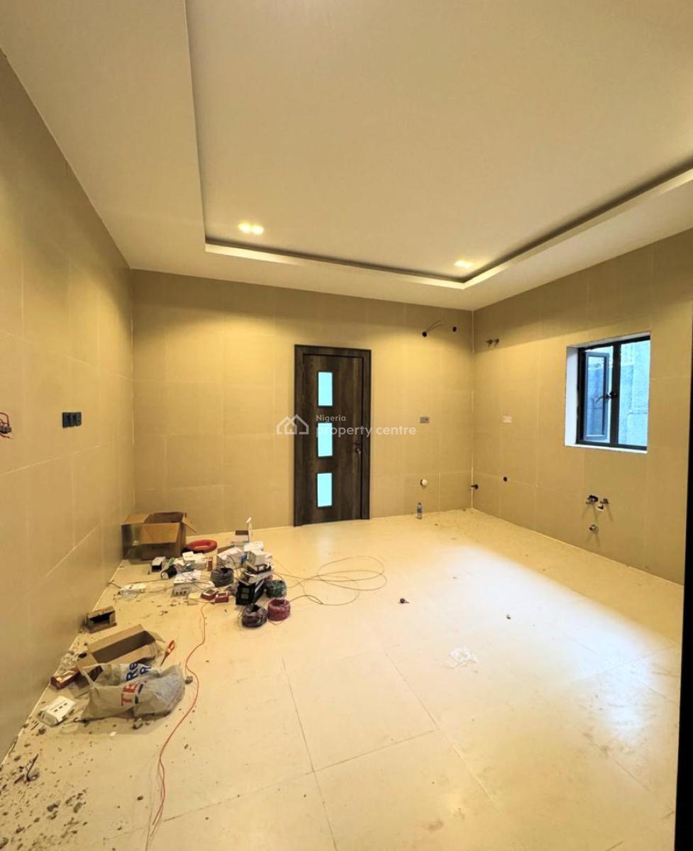 5 Bedrooms Detached Duplex (distress), Guzape District, Abuja, Detached Duplex for Sale