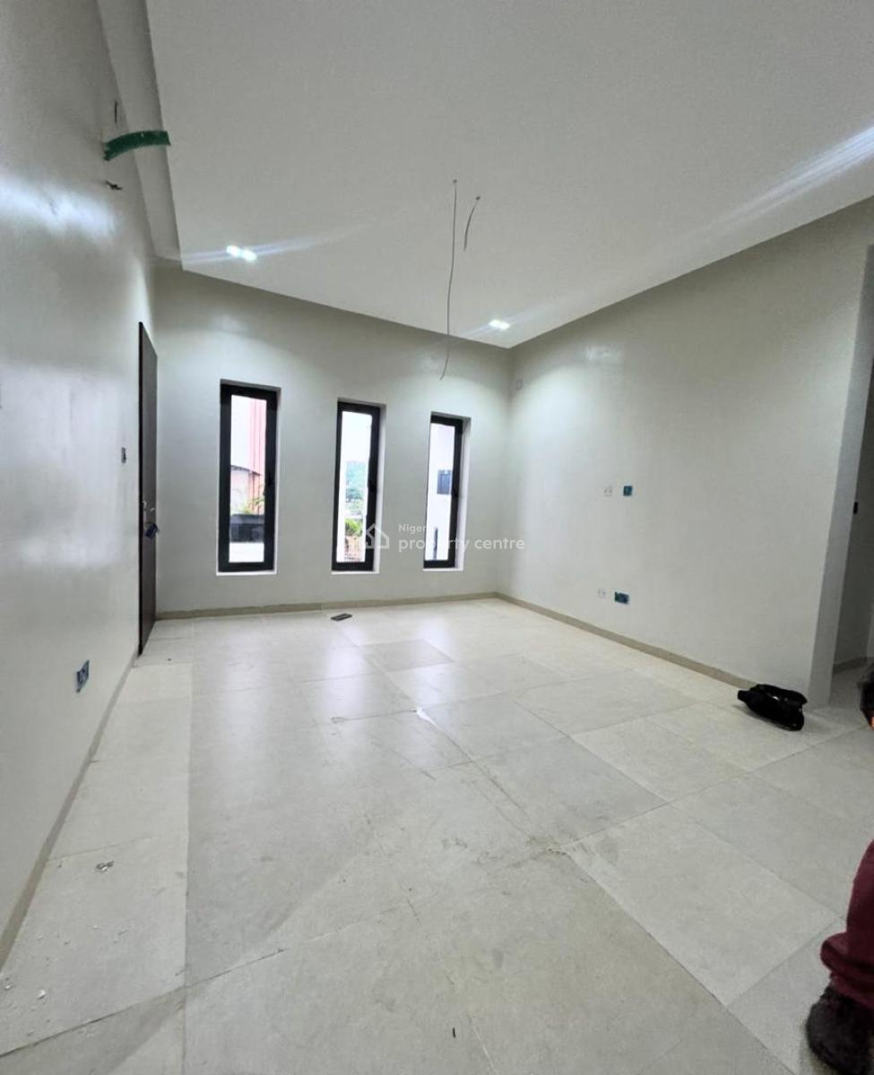 5 Bedrooms Detached Duplex (distress), Guzape District, Abuja, Detached Duplex for Sale