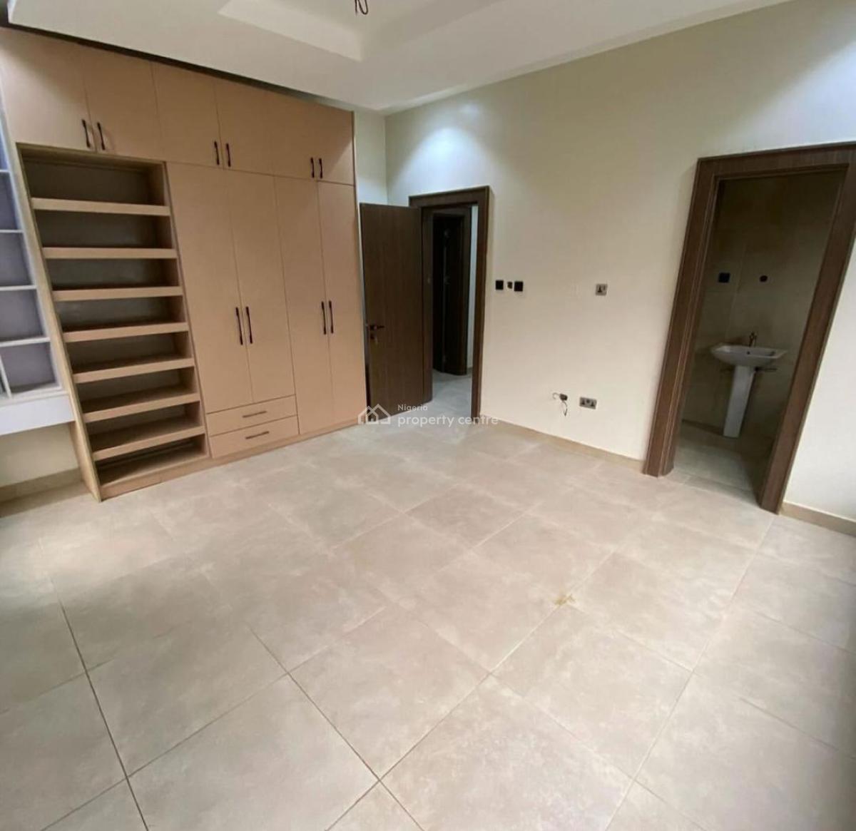 5 Bedrooms Detached Duplex (distress), Guzape District, Abuja, Detached Duplex for Sale