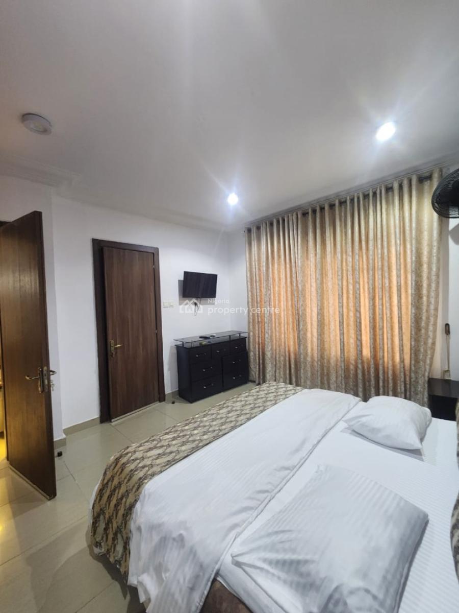 Lush 3bedroom Apartment with Swimming Pool, Gra Ikeja, Ikeja, Lagos, Flat / Apartment Short Let