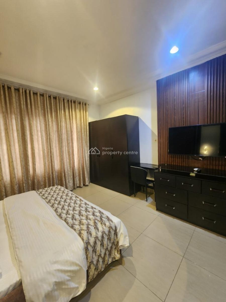 Lush 3bedroom Apartment with Swimming Pool, Gra Ikeja, Ikeja, Lagos, Flat / Apartment Short Let