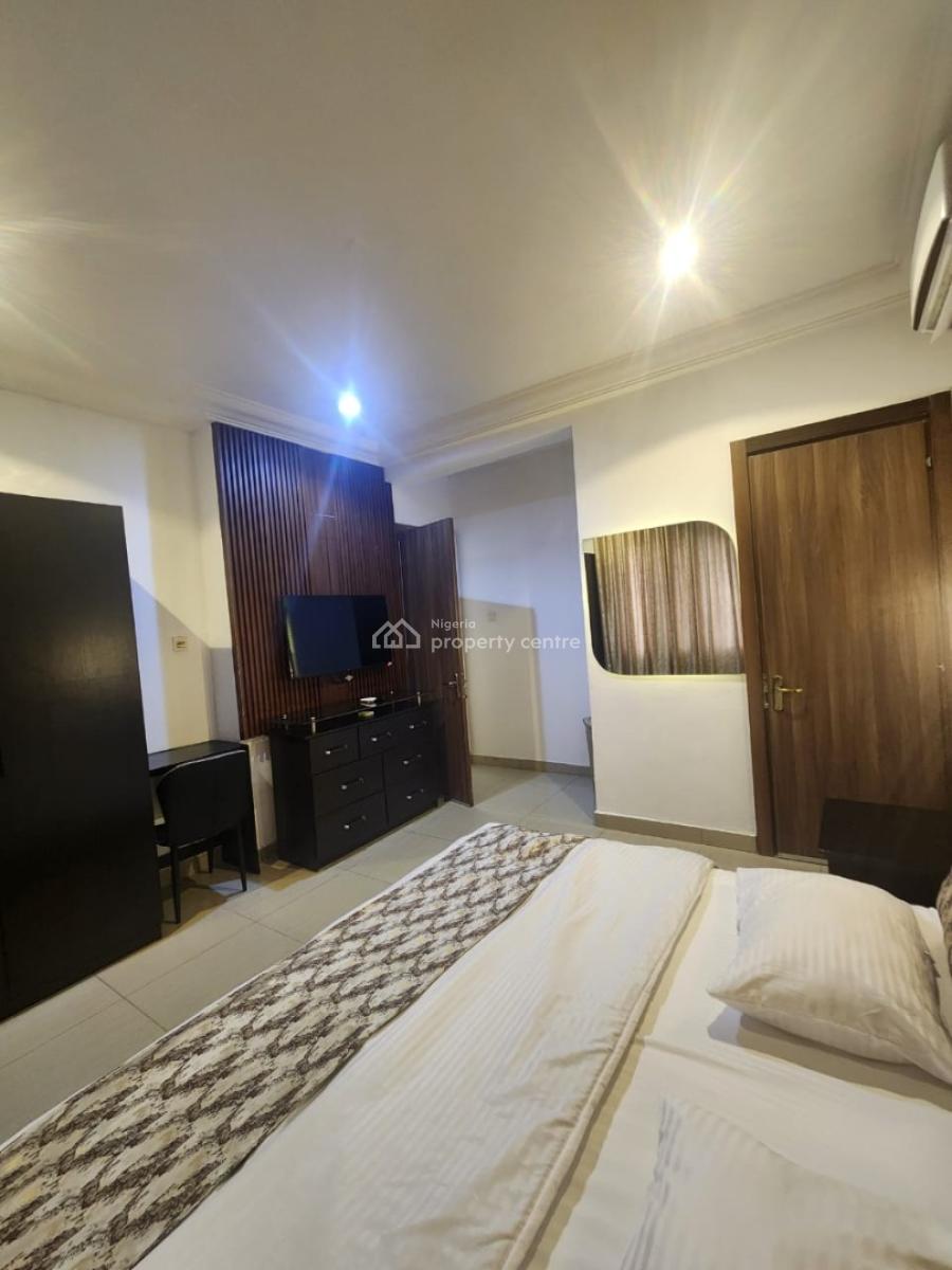 Lush 3bedroom Apartment with Swimming Pool, Gra Ikeja, Ikeja, Lagos, Flat / Apartment Short Let