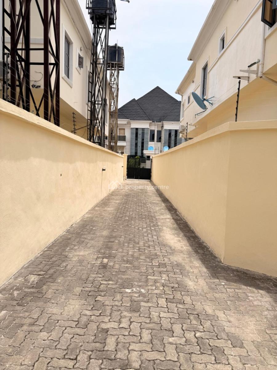 a Luxurious Standard Self Contained with Shared Kitchen, Chevron Drive Bera Estate, Lekki, Lagos, Self Contain (single Rooms) for Rent
