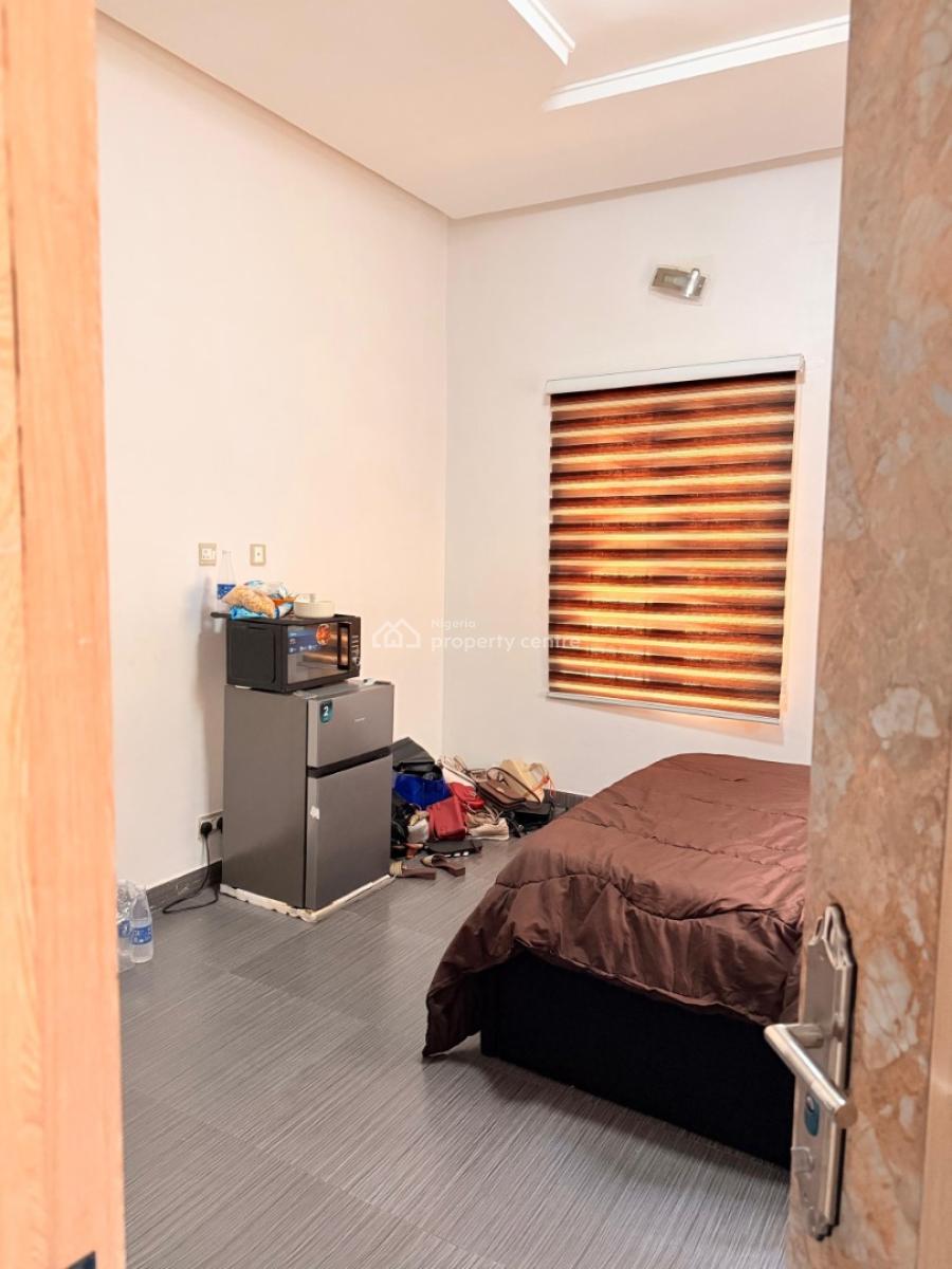a Luxurious Standard Self Contained with Shared Kitchen, Chevron Drive Bera Estate, Lekki, Lagos, Self Contain (single Rooms) for Rent