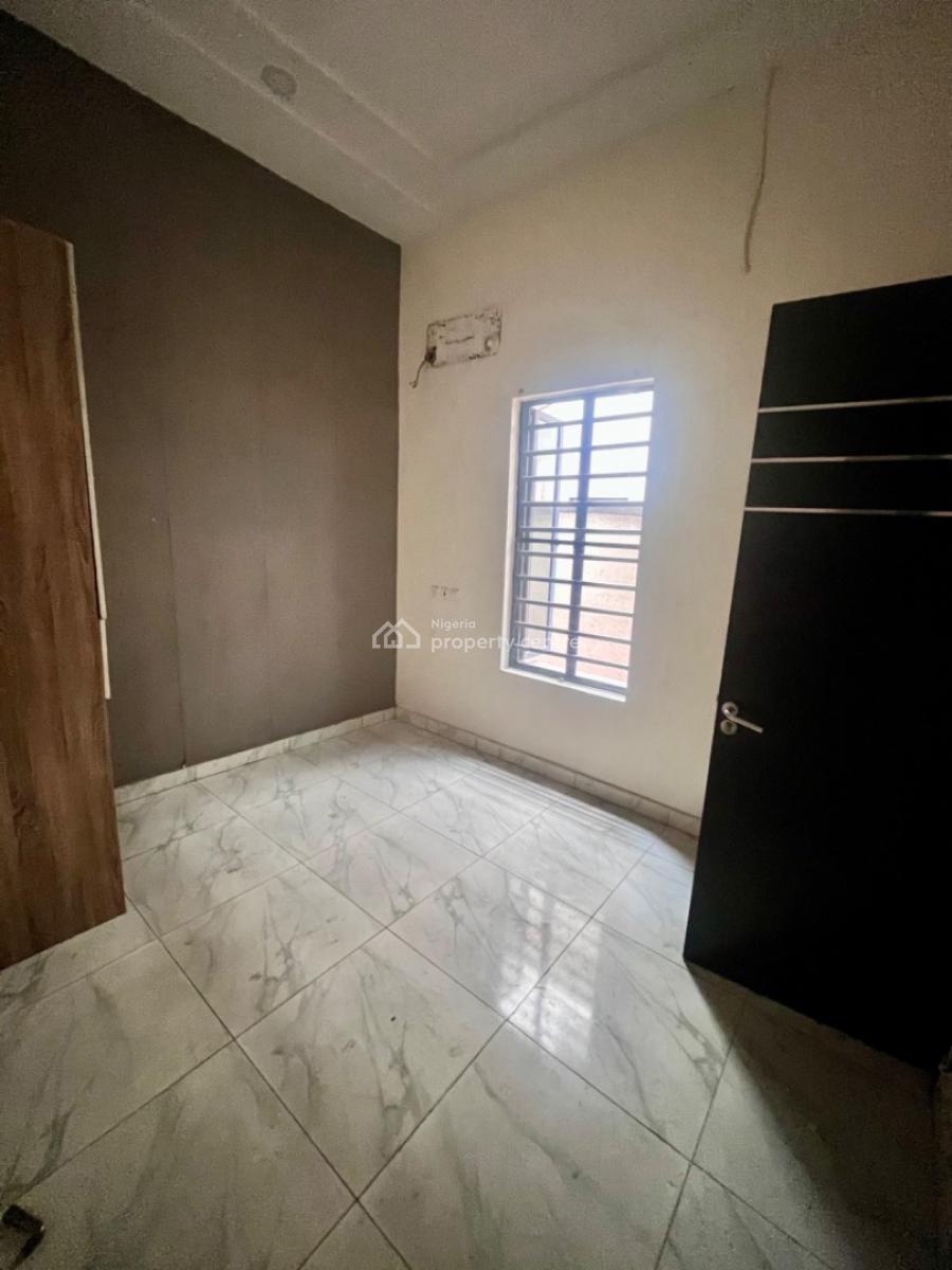 Single Room Downstairs Shared Apartment, Osapa, Lekki, Lagos, Flat / Apartment for Rent