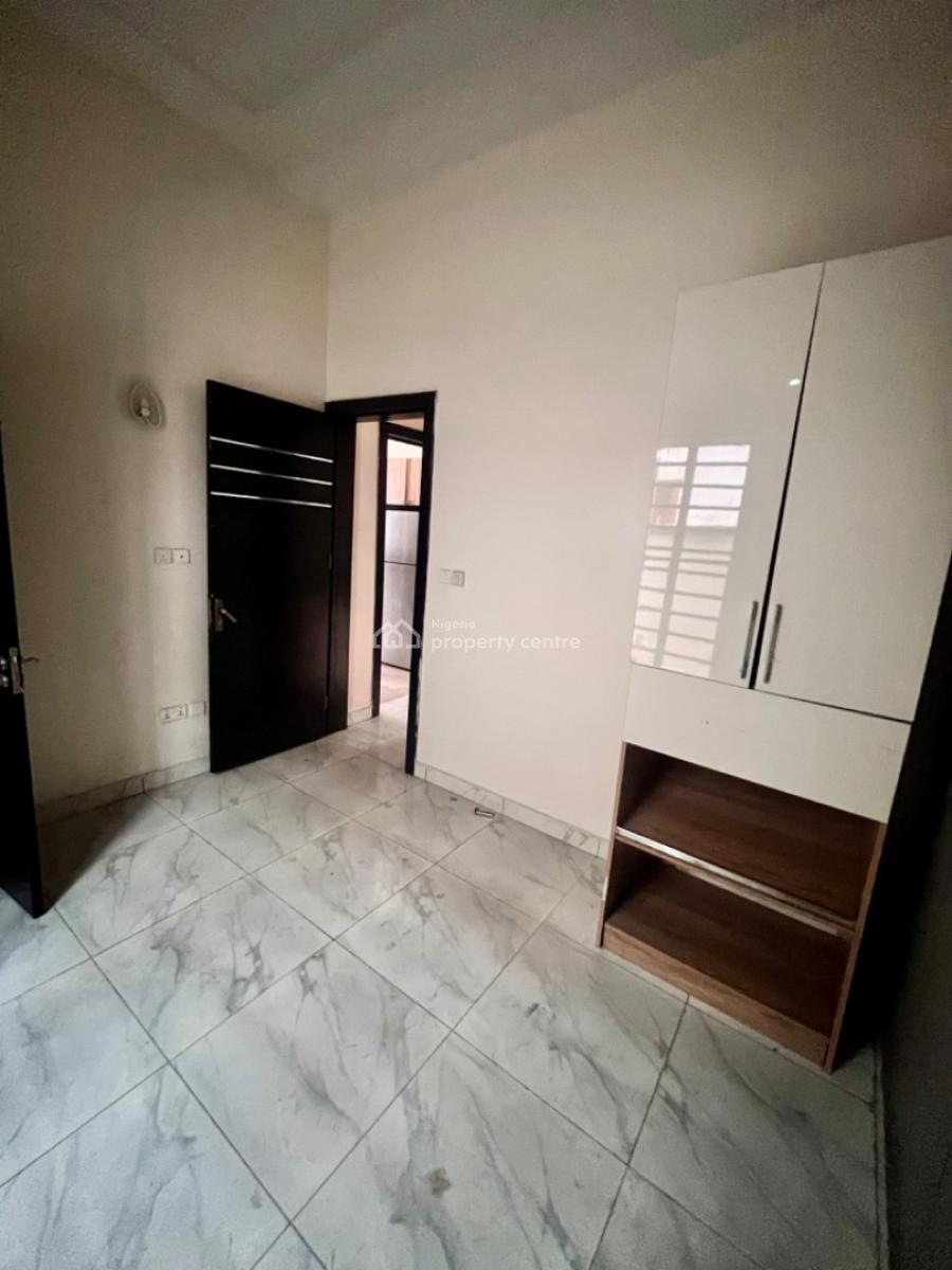 Single Room Downstairs Shared Apartment, Osapa, Lekki, Lagos, Flat / Apartment for Rent