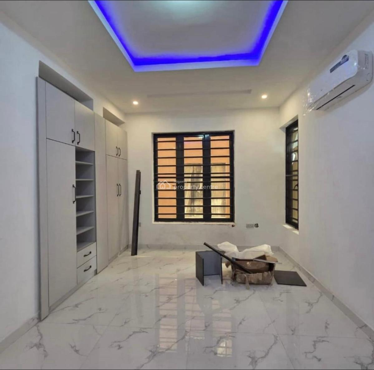 Exclusive 3 Bedroom Apartment with an Elevator, Adeniyi Jones, Ikeja, Lagos, Flat / Apartment for Sale