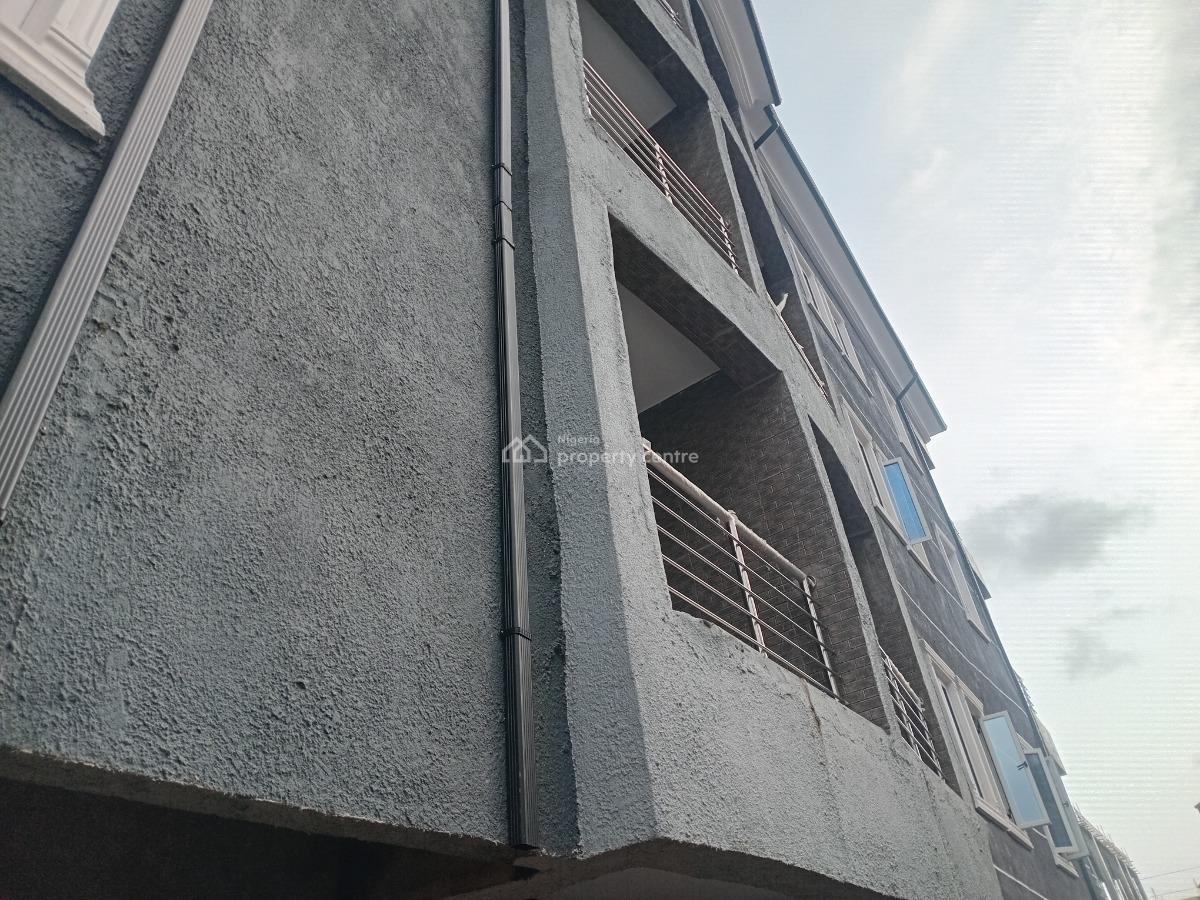 Massive  2bd Flat, Olonode St, Tejuosho, Yaba, Lagos, Flat / Apartment for Rent