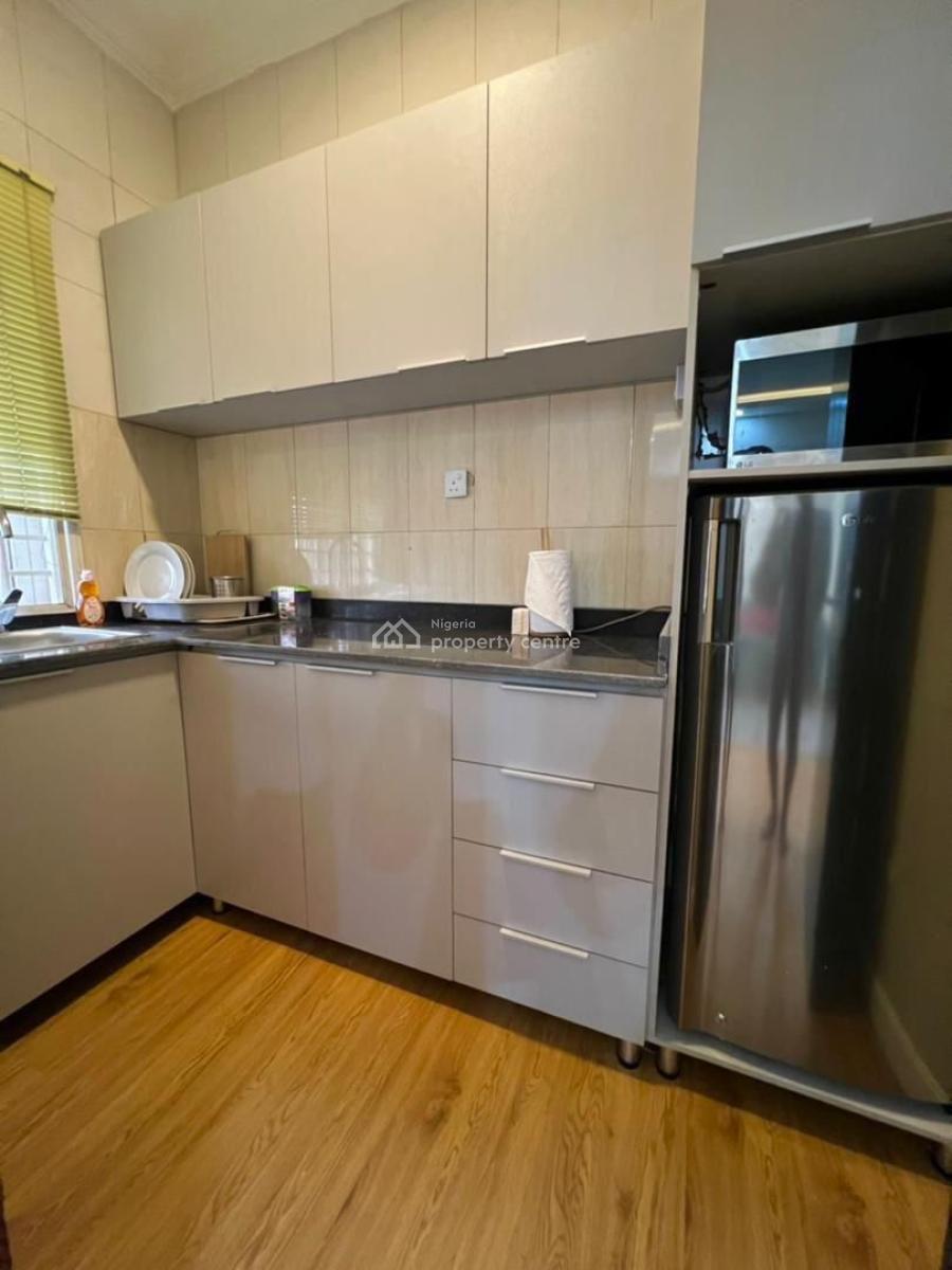 Beautiful 1bedroom Penthouse with Bathtub , Ps5 ,private Spacious Co, Lekki Phase 1, Lekki, Lagos, Flat / Apartment Short Let