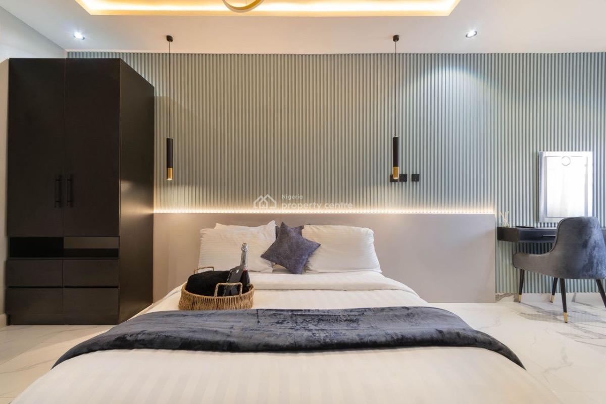 Beautiful 3bedroom Penthouse with Bathtub , Ps5 ,private Spacious Co, Lekki Phase 1, Lekki, Lagos, Flat / Apartment Short Let