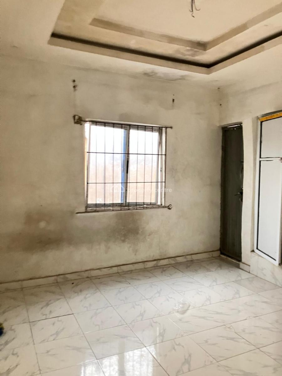 Very Beautiful Standard Room Self Contain Upstairs, Close to The Road Off Total Filling Station Olusosun Oregun, Oregun, Ikeja, Lagos, Self Contain (single Rooms) for Rent