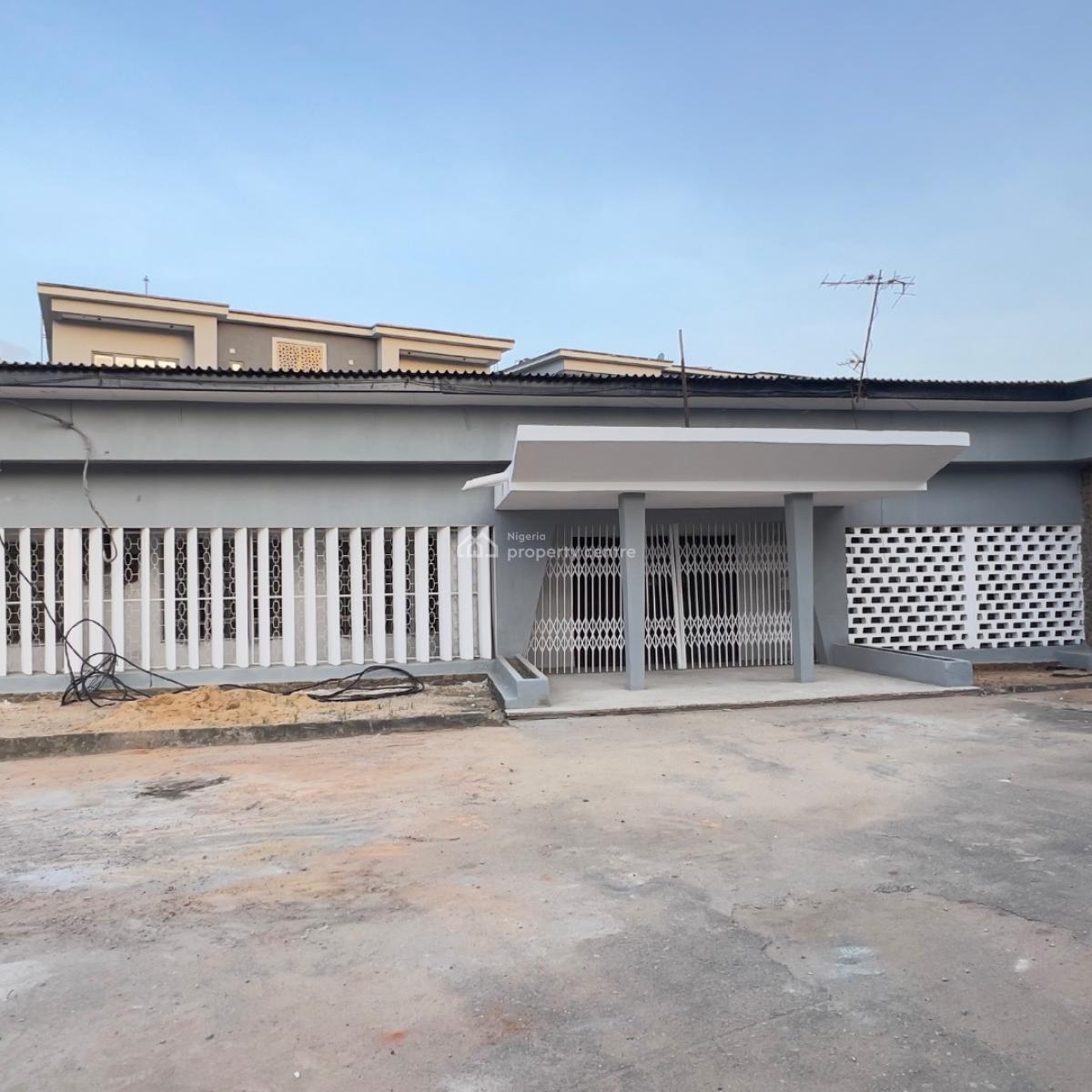 Spacious 4 Bedrooms Flat Bungalow for Lease/letting, Oduduwa Crescent /ikeja Gra, Ikeja Gra, Ikeja, Lagos, Detached Bungalow for Rent