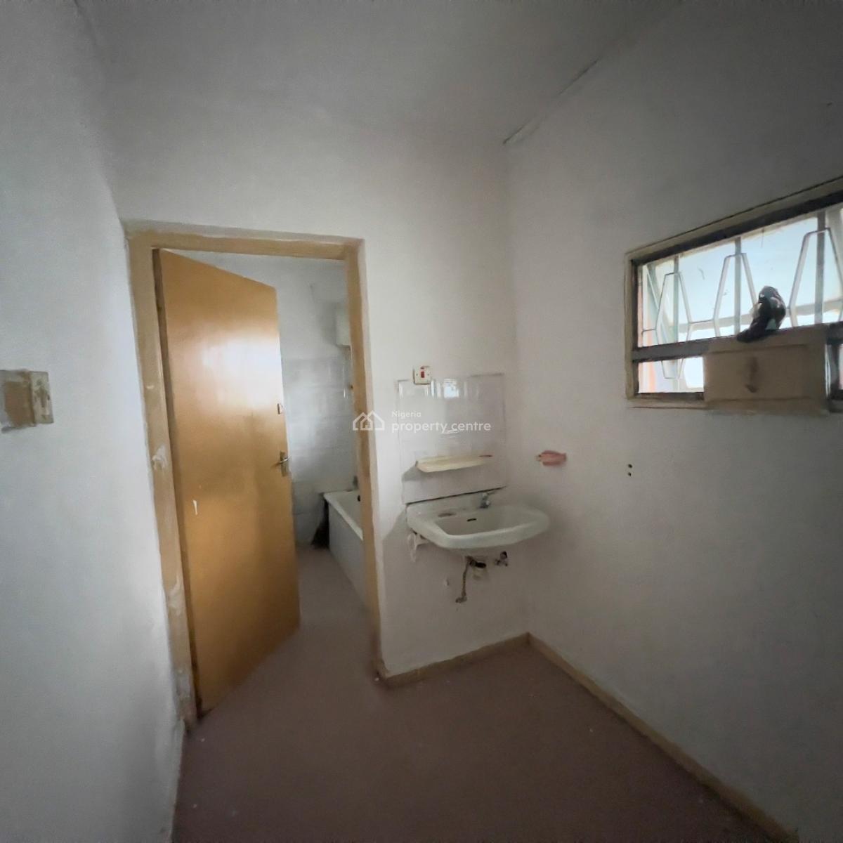 Spacious 4 Bedrooms Flat Bungalow for Lease/letting, Oduduwa Crescent /ikeja Gra, Ikeja Gra, Ikeja, Lagos, Detached Bungalow for Rent